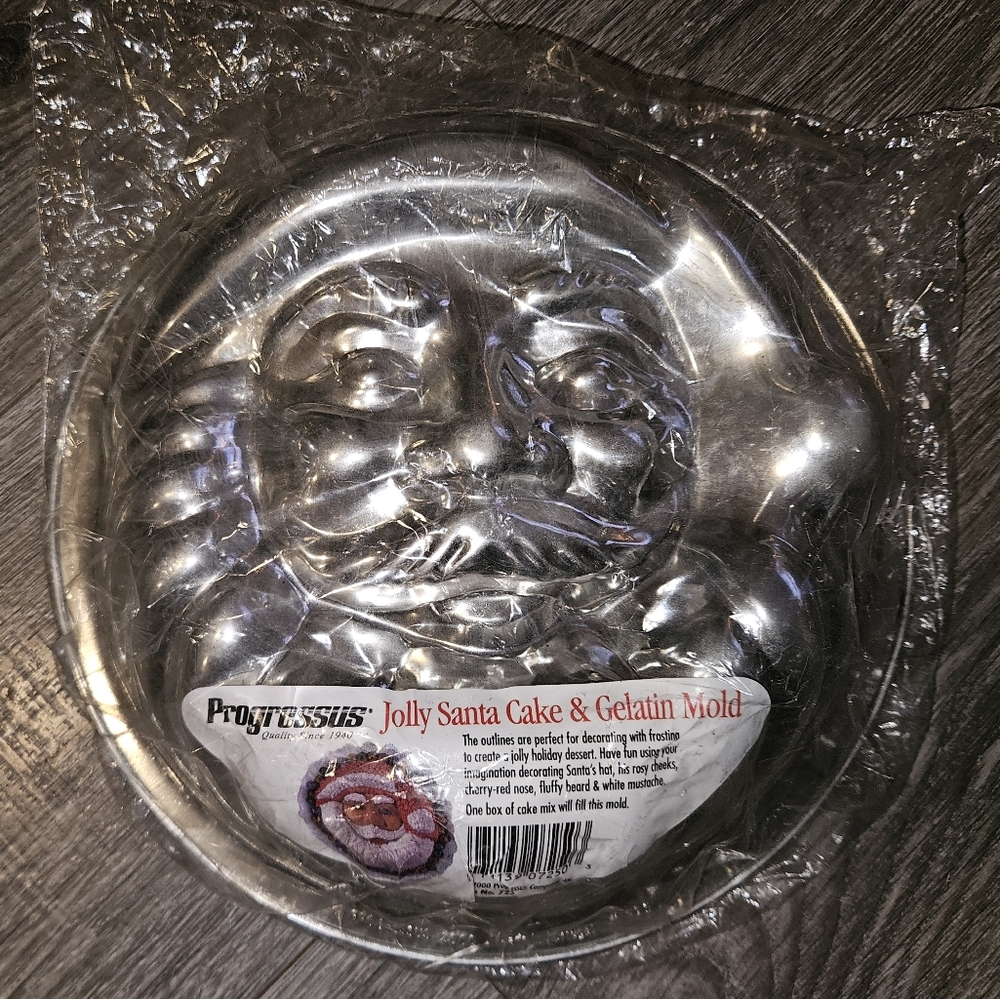 New Jolly Santa Christmas Cake & Gelatin Mold Progressus